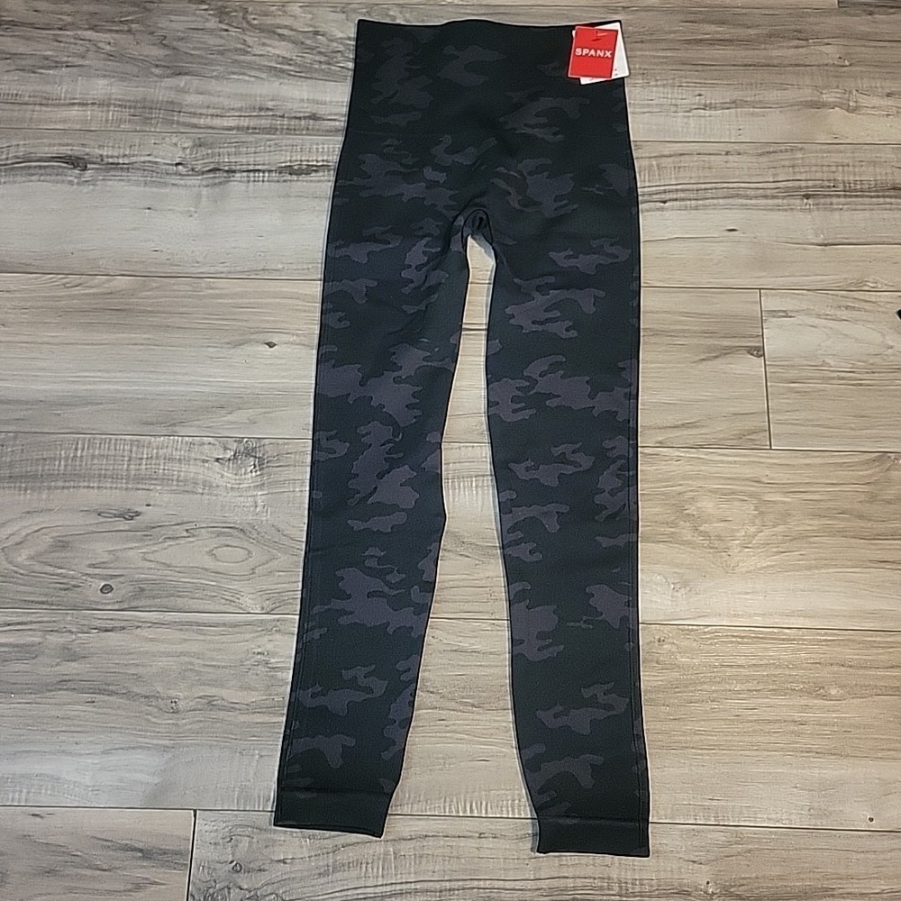 Spanx Womens S/P Look At Me Now Seamless Leggings Black Camo FL3515 NEW